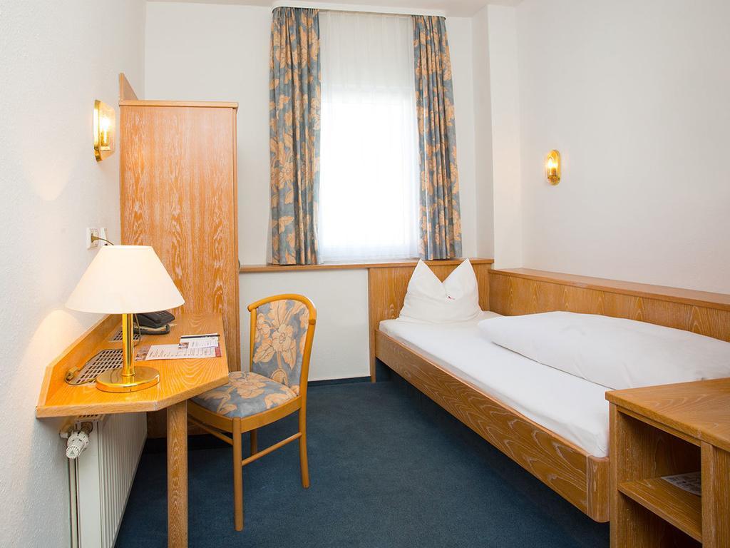 Hotel Kreuz Gaestehaus Und Lauchertbar Mit Terrasse Gammertingen Quarto foto